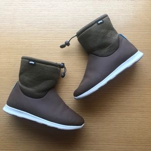 Native boot w wool lining